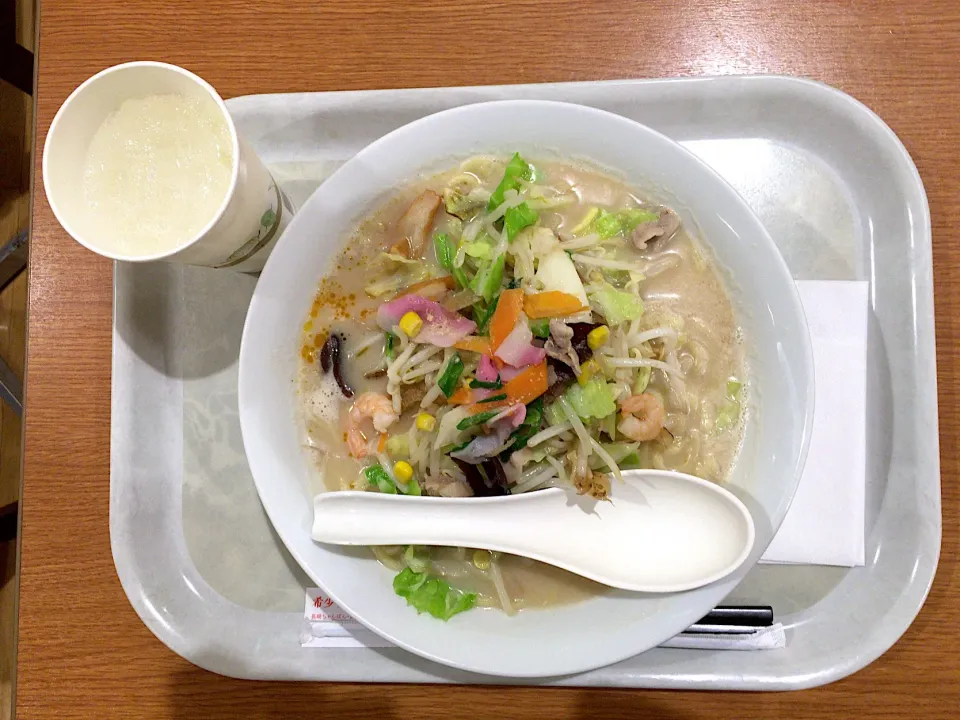 Snapdishの料理写真:長崎ちゃんぽん(麺1.5倍)•サービス券(カルピス)|ばーさんさん