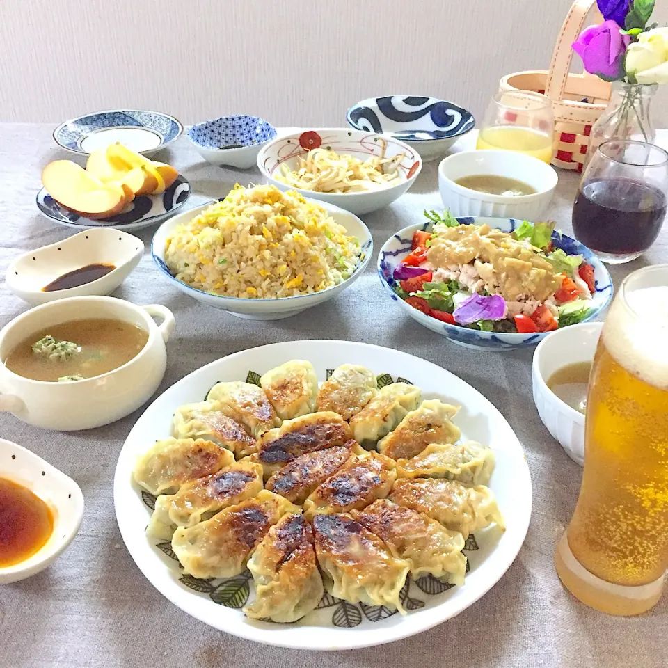 Snapdishの料理写真:ニンニク、ニラたっぷり餃子🥟
しらすとネギの炒飯
棒棒鶏サラダ|ゆかりさん