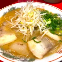 夜ご飯 夫婦で 中華そば ○ (まる)広島市中区舟入店  チャーシュー麺 750円   替え玉100円 おにぎり2個150円 モヤシチャーシュー、おでんで呑めます(´∀｀) あまり取り上げられませんが 私は ○の広島豚骨醤油ラーメンが昔から好きです(*´-`)|おさくんさん