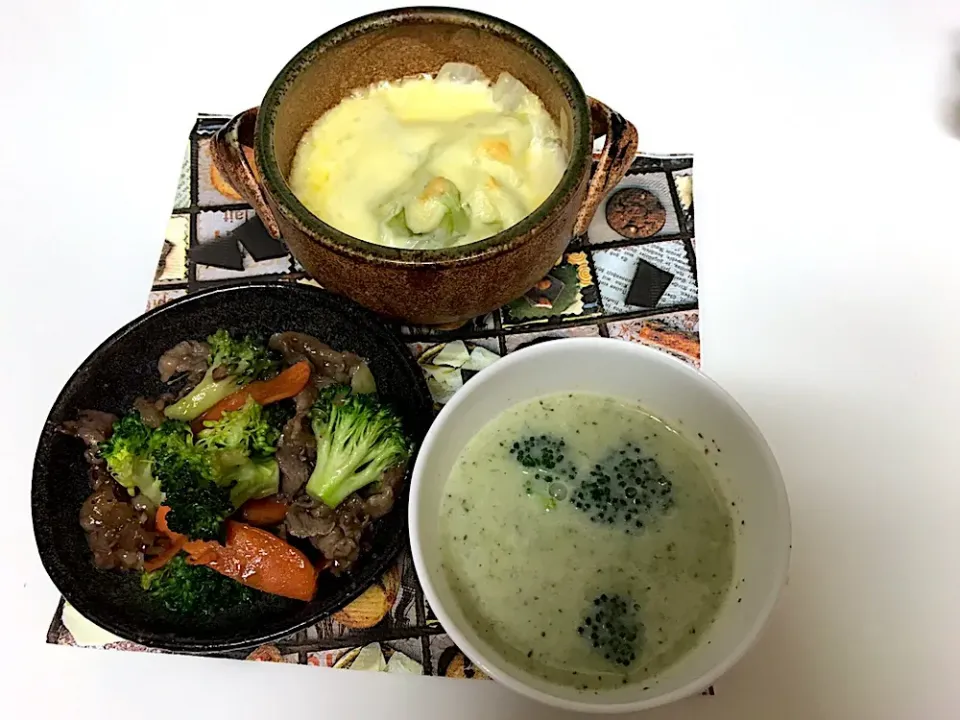 Snapdishの料理写真:ブロッコリーのスープ🥦
白菜のグラタン
ブロッコリーと牛肉のオイスターソース炒め|とっぱさん