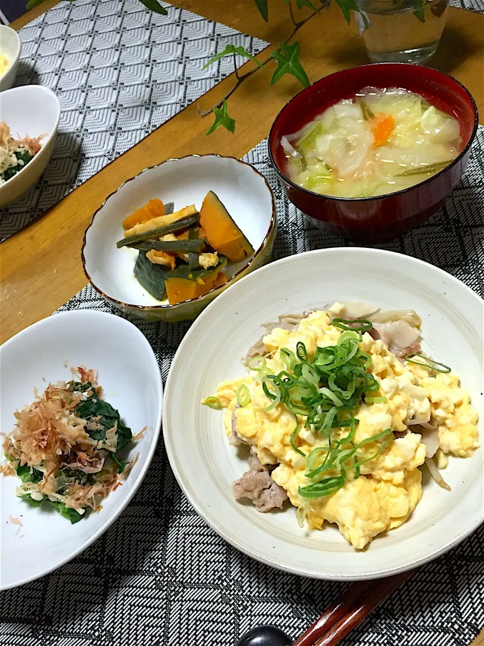 蒸し豚もやし卵と豆腐のあんかけの晩御飯2018.12.18
かぼちゃの煮物
ほうれん草とえのきのお浸し
野菜のお味噌汁|くっきいママさん