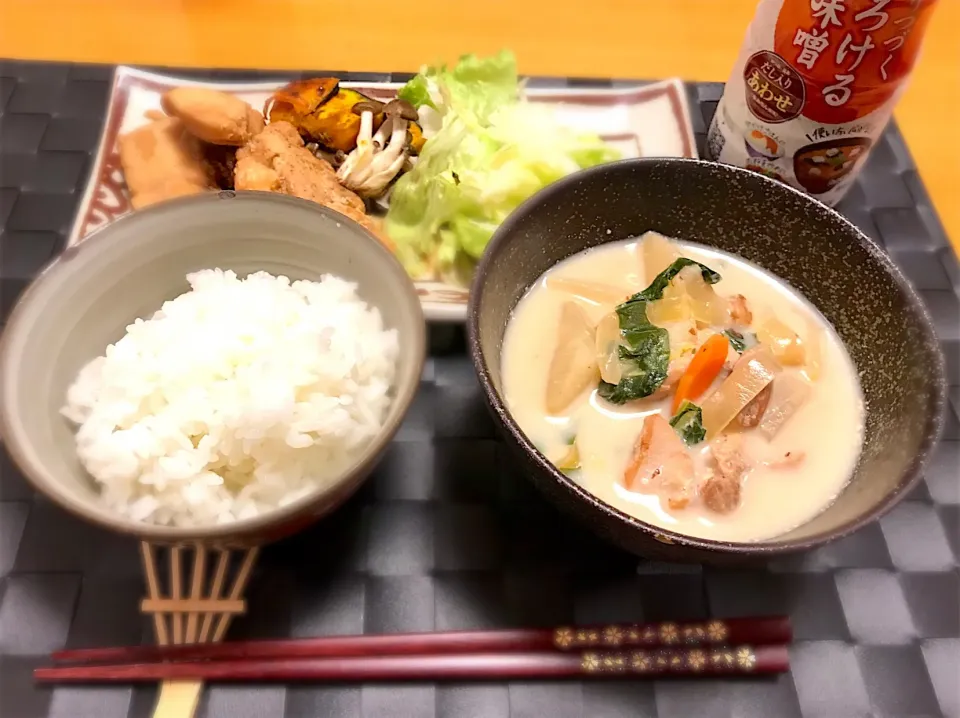 かぶと鶏肉の味噌スープ🐓
やわらかチキン🐓
しめじとかぼちゃソテー🎃|あやこさん