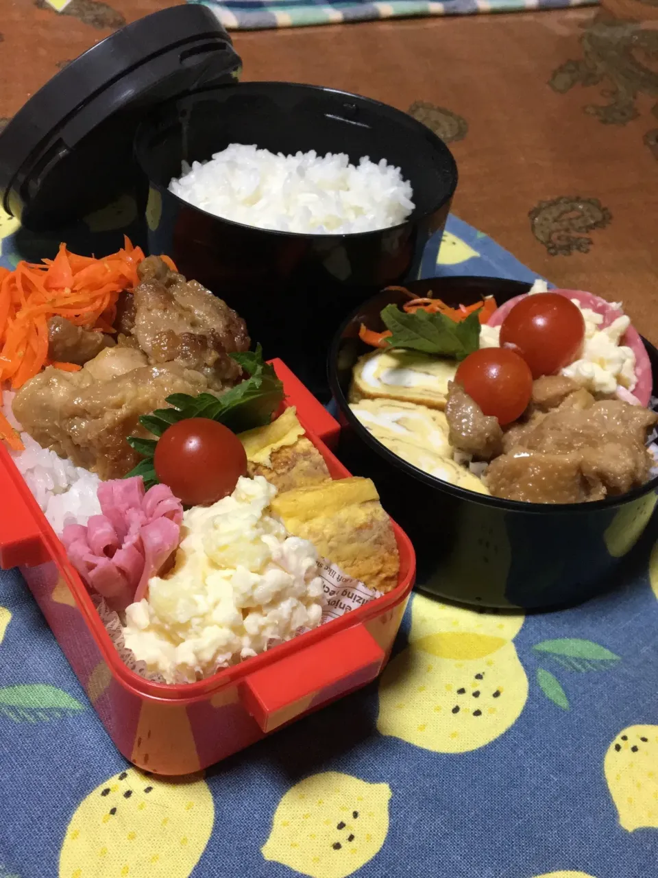 Snapdishの料理写真:#ビックリスマス!グランプリ2018 に #お弁当  #からあげ弁当 

12.19 主人と息子のお弁当🍱|renharuruさん