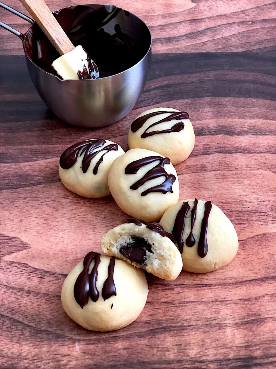 Chocolate stuffed shortbread cookies|12Dragonさん