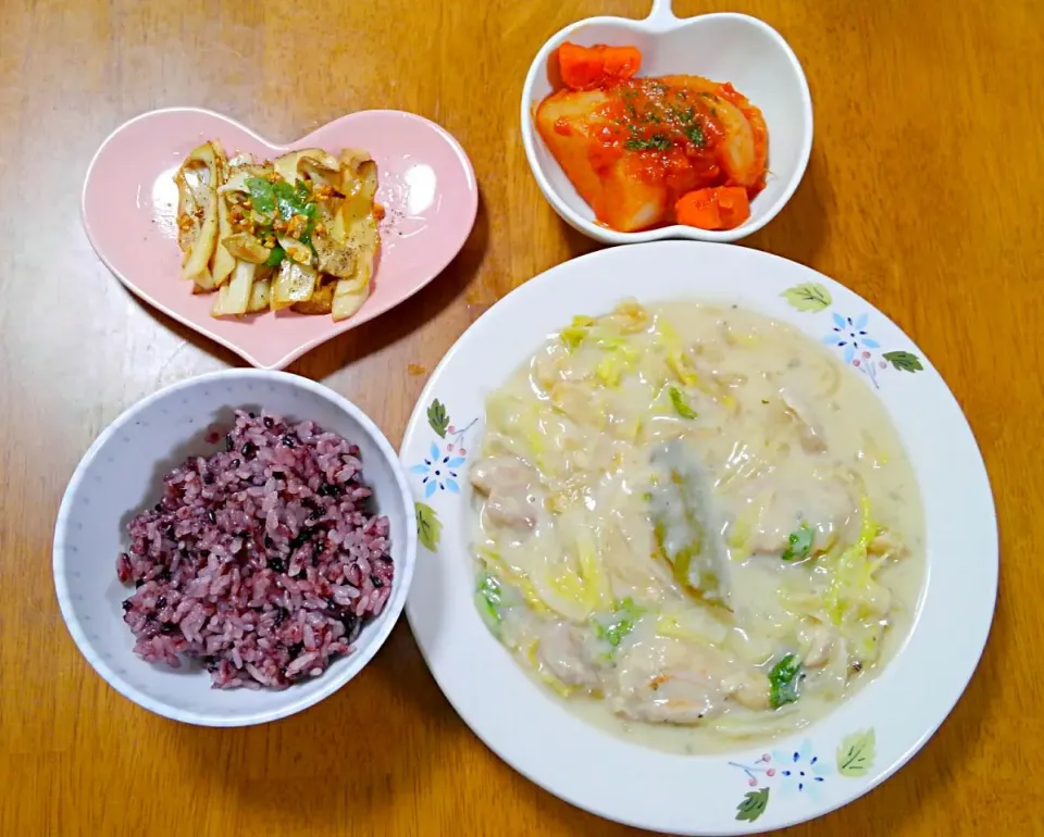 １２月１３日　白菜と鶏もも肉のクリーム煮　大根のケチャップ煮　エリンギのにんにくソテー|いもこ。さん