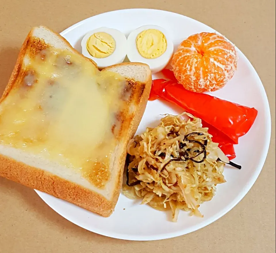 ワンプレートご飯

しんなりキャベツと塩昆布のおひたし
パプリカ
茹で卵
チーズトースト
みかん|ナナさん