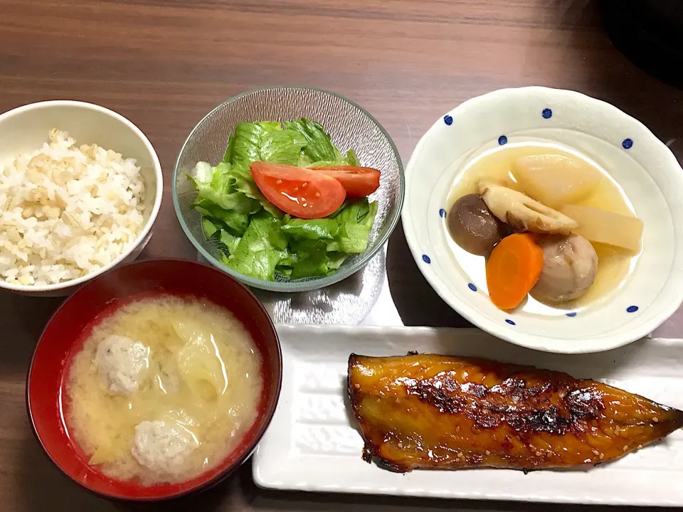 Snapdishの料理写真:つみれ汁 鯖のみりん干し 煮物 チョレギサラダ|おさむん17さん