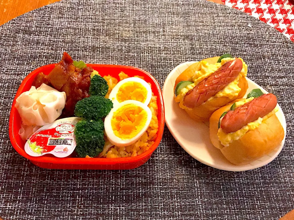 ソーセージホッドドッグ&ドライカレー弁当|とみぃさん