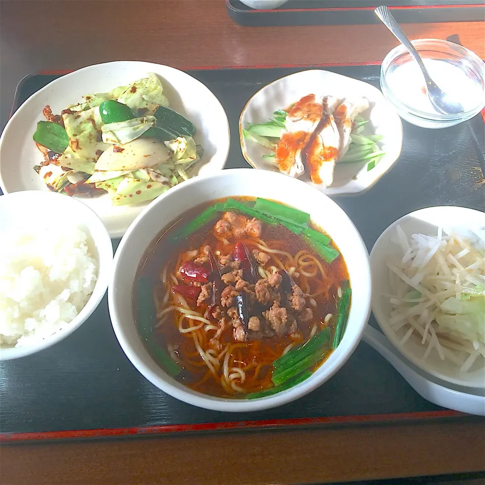 台湾ラーメン、回鍋肉、棒棒鶏、サラダ、杏仁豆腐、ごはん|yakinasuさん