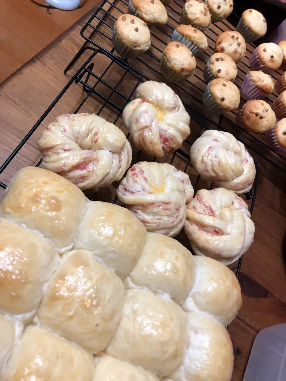 今日のパン、ハムパンとチョコ入りふわふわちぎりパン|Lindaさん