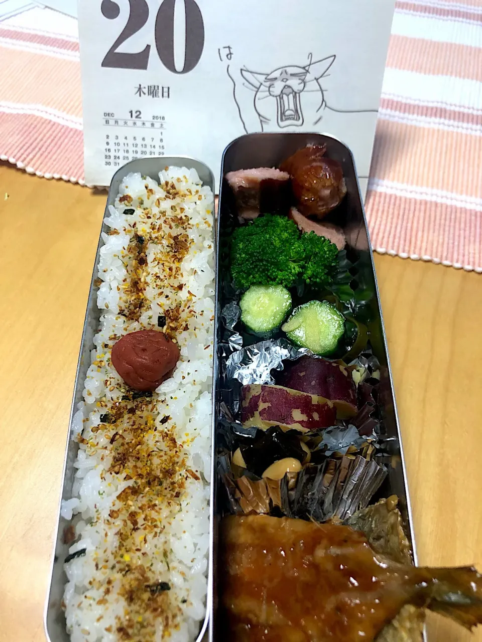 秋刀魚蒲焼き さつまいも煮 大豆煮 きゅうり浅漬け ブロッコリー ソーセージ弁当。|Kumiko Kimuraさん