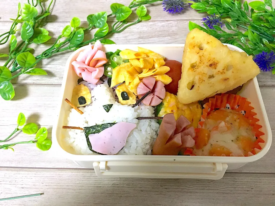 トムとジェリーのトム弁当…のつもりが見えない弁当
 #娘弁当  #キャラ弁  #学童弁当  #お弁当  #冬休み  #冬休み学童弁当  #トムとジェリー #トム #似てない #見えない|こむぎさん