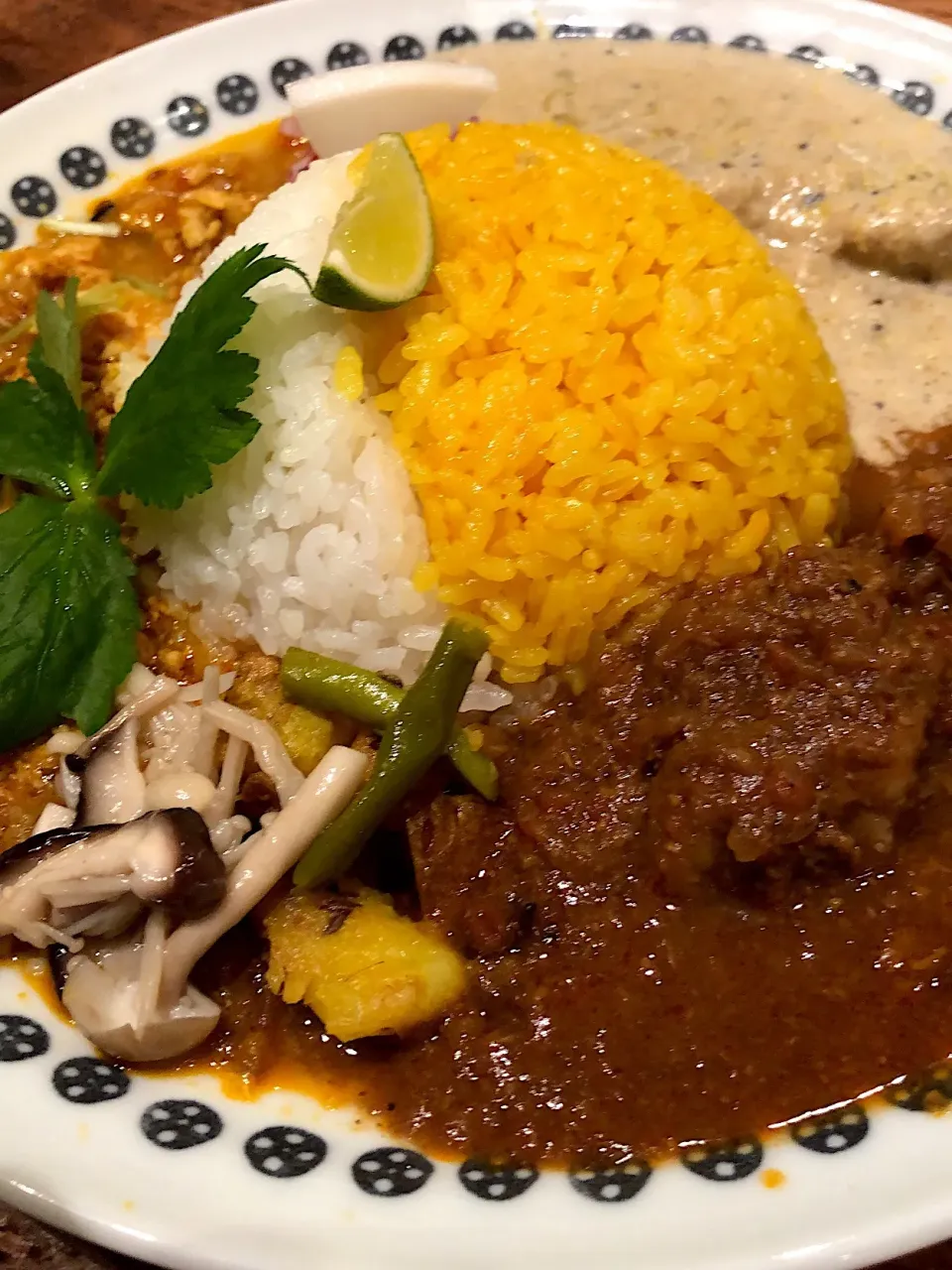 Snapdishの料理写真:3種あいがけ ココナッツチキン、鯛だしの鶏キーマ、マトン|saeさん