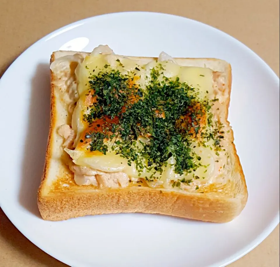 青さ海苔をふったツナ一味マヨチーズトースト|ナナさん