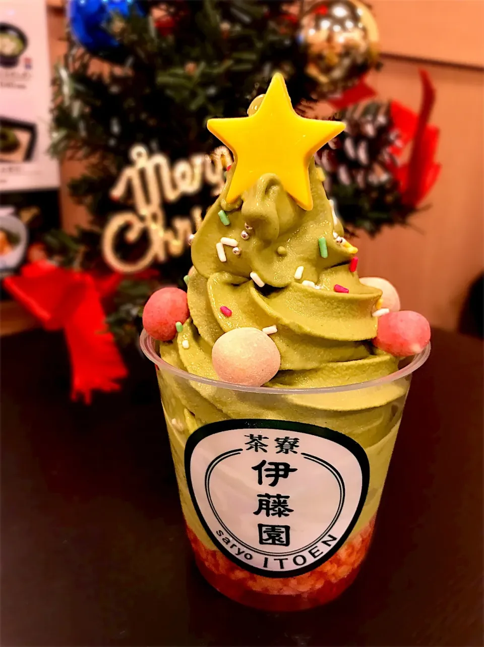 クリスマスツリーソフトクリーム⭐️茶寮 伊藤園|小林美緒さん