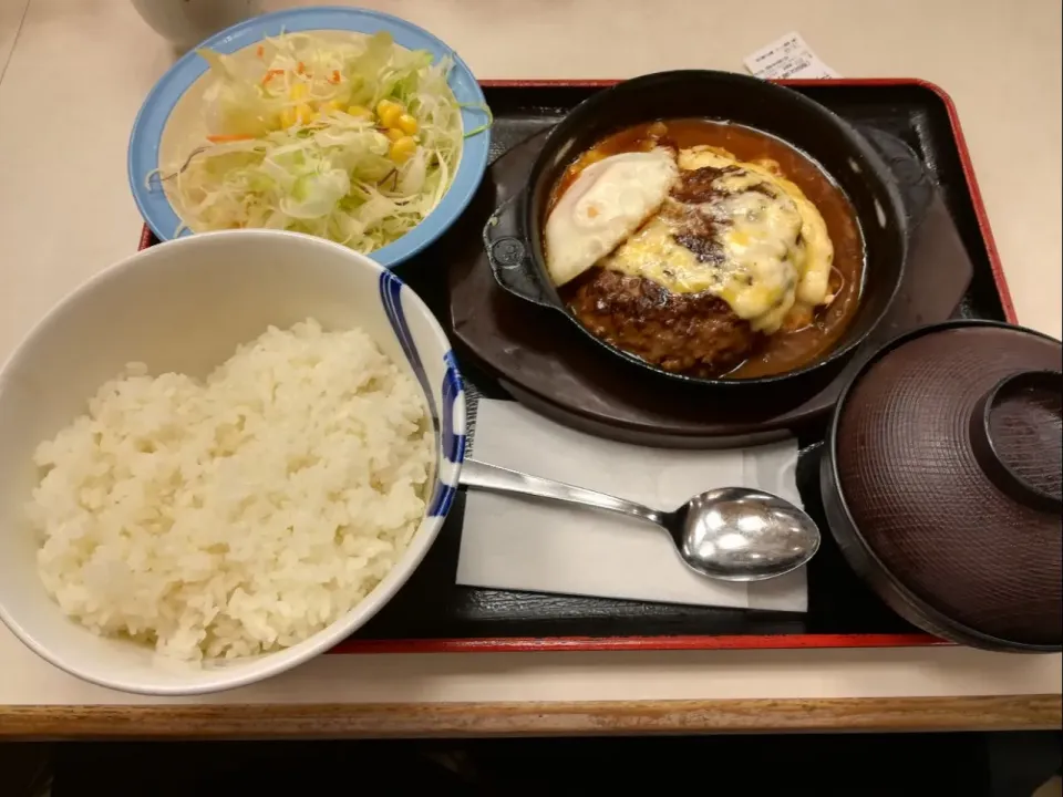 チーズエッグビーフハンバーグステーキ定食|アクちゃんさん