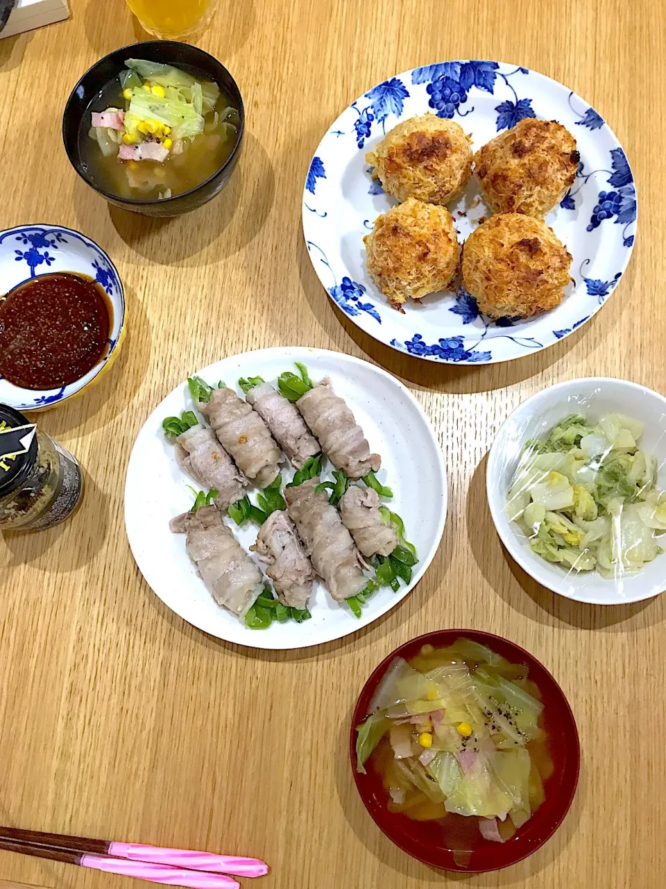 Snapdishの料理写真:ライスコロッケ
ピーマンの豚肉巻き
コンソメスープ
白菜のナムル|ゆかゆかさん