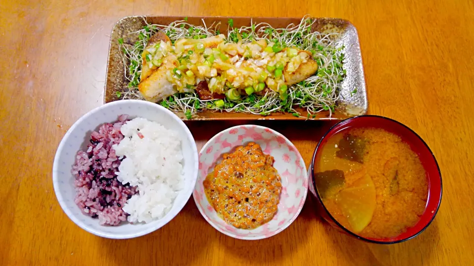 １２月１７日　鯖のねぎソースかけ　納豆　大根とわかめのお味噌汁|いもこ。さん