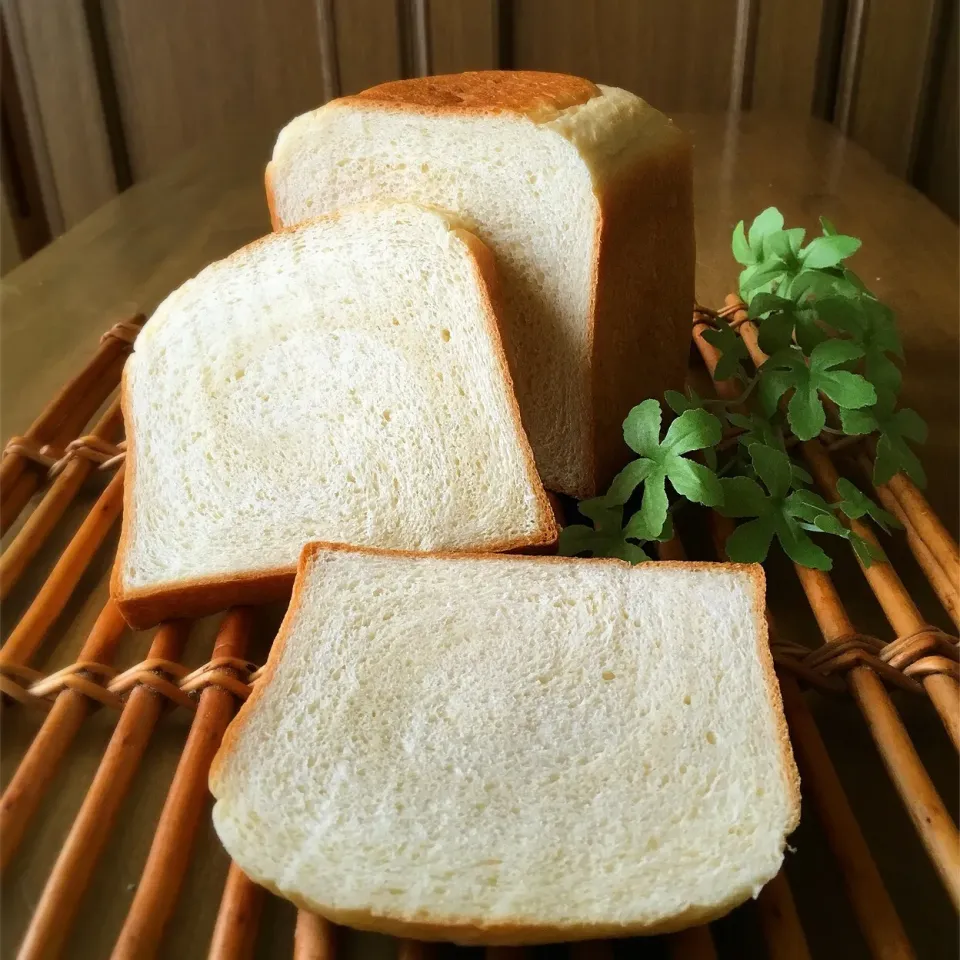 Snapdishの料理写真:めんちゃんの料理 【角食部】耳が美味しい生クリームプルマン|9421beruさん