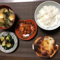 Snapdishの料理写真:鳥もも肉としめじのホワイトスープホットパイ🎄|Rikaさん