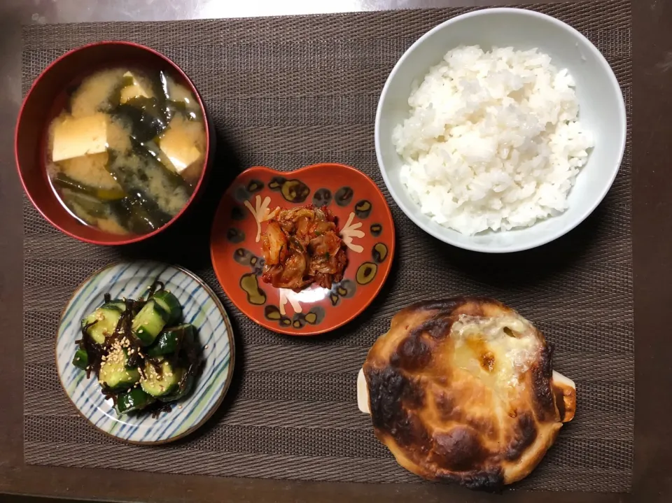 Snapdishの料理写真:鳥もも肉としめじのホワイトスープホットパイ🎄|Rikaさん