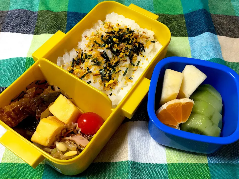 学童弁当2018.12.21
#鯖のカレー揚げ
#豆もやしの中華風サラダ
#卵焼き
#プチトマト
#果物|チョコンさん