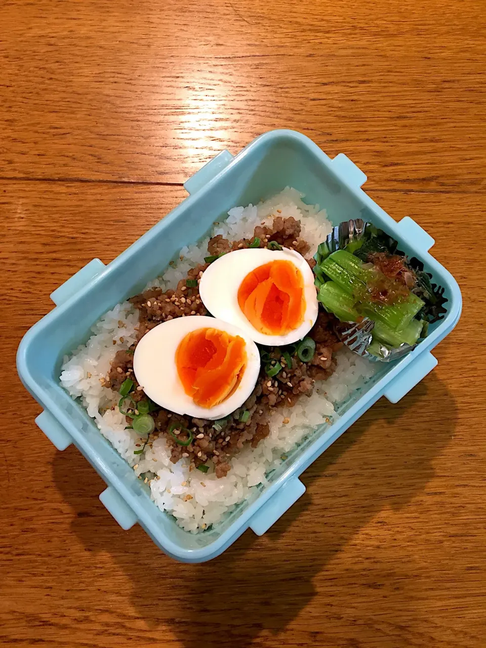 高校生息子のお弁当  肉味噌のっけ丼|まつださんさん