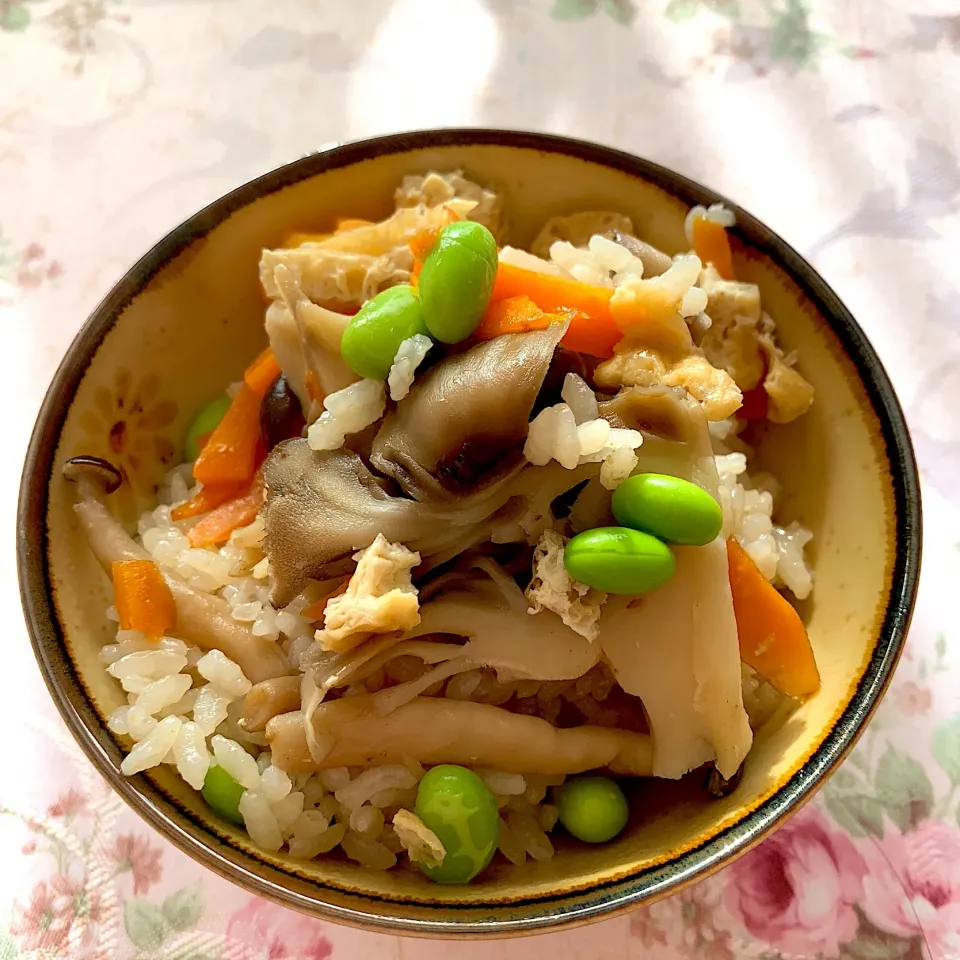 鶏肉と舞茸の炊き込みご飯|さえこごはんさん