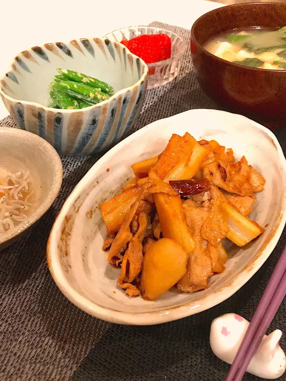 れんこんと豚肉の炒め物で晩御飯|サミカさん