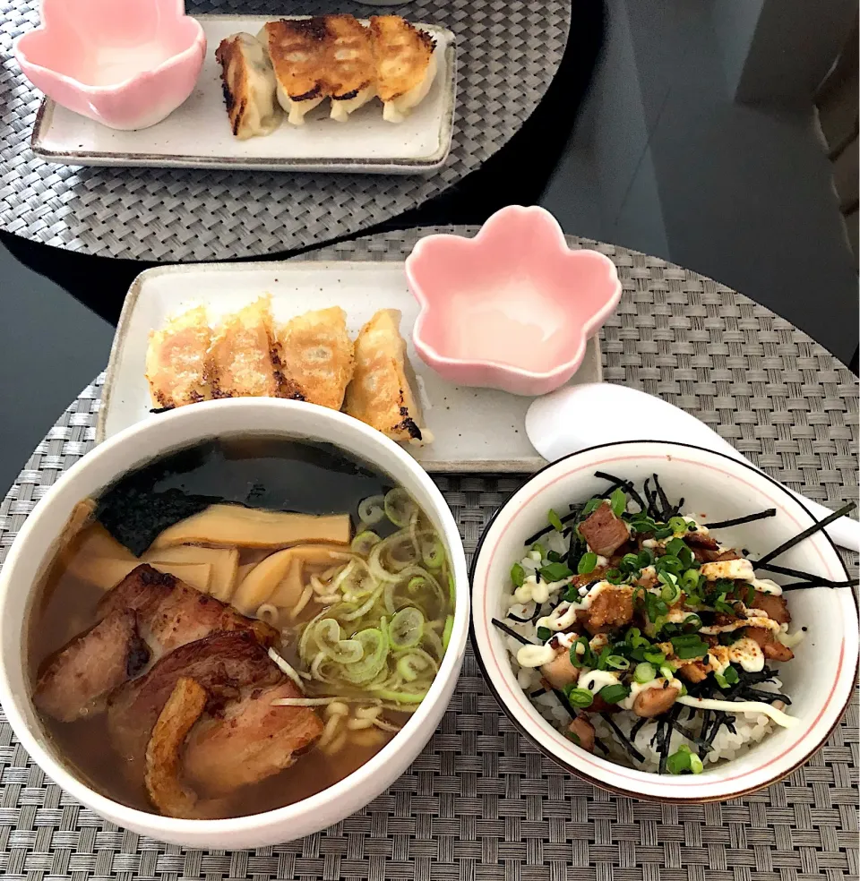 Snapdishの料理写真:☆トップバリューの拉麺定食☆|ねてさん