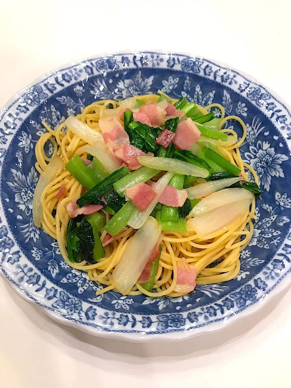 Snapdishの料理写真:小松菜とベーコンのパスタ|リカさん