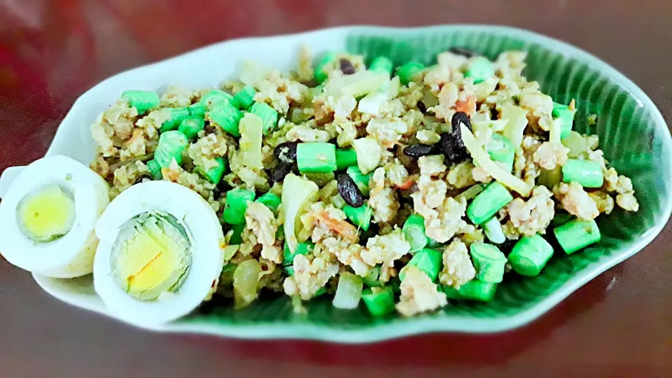 Snapdishの料理写真:Tangy Dry Minced Pork Curry with Black and Green Beans. #boiled egg garnished|🌼 Pooja's Kitchenette 🌼さん