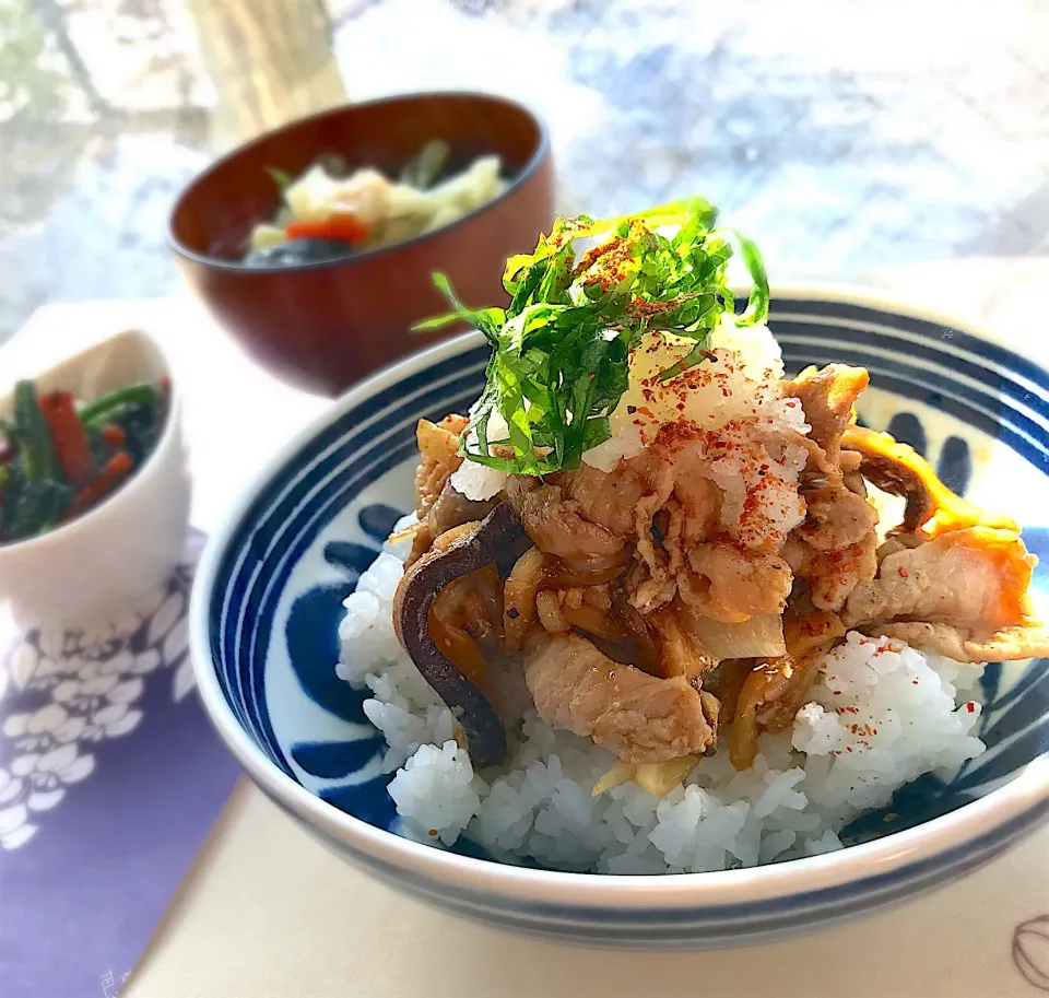 昼ごはん  甘酒×オイスターソースのおろしそ豚丼|砂雪さん