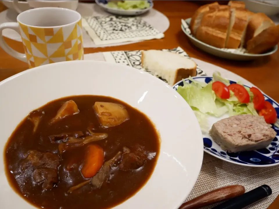 Snapdishの料理写真:18/12/21 夕飯♪ ビーフシチュー パテドカンパーニュ|ikukoさん