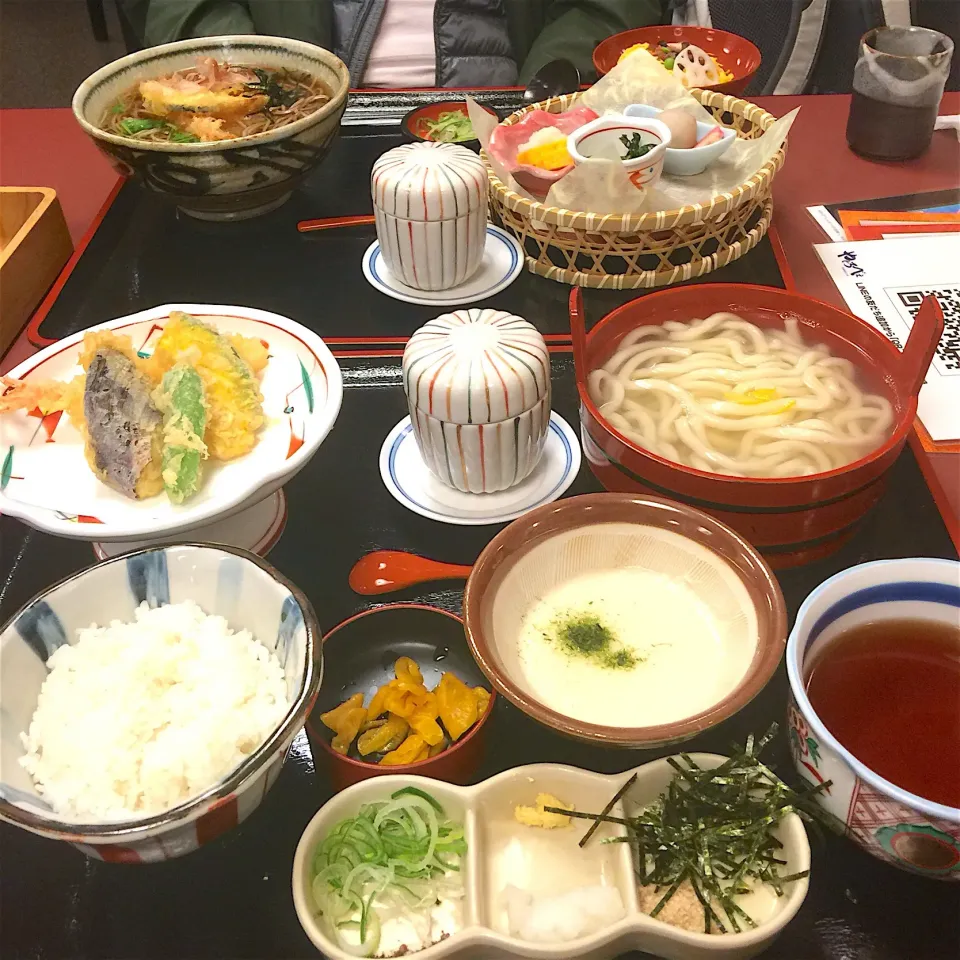 天ぷら、釜揚げうどん、とろろごはん、茶碗蒸し、|yakinasuさん