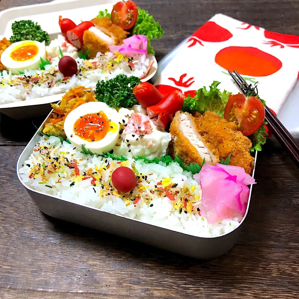 Snapdishの料理写真:ファミチキ弁当|mihooobuuさん