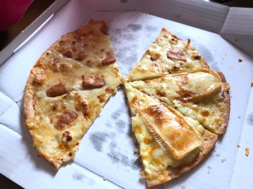 Snapdishの料理写真:2人でピザ🍕  待てません!!|ma-ko omaさん