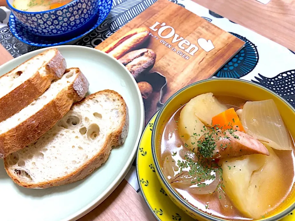 今朝の朝食♡ルオーブンのパンとスープ♪|おまめさん