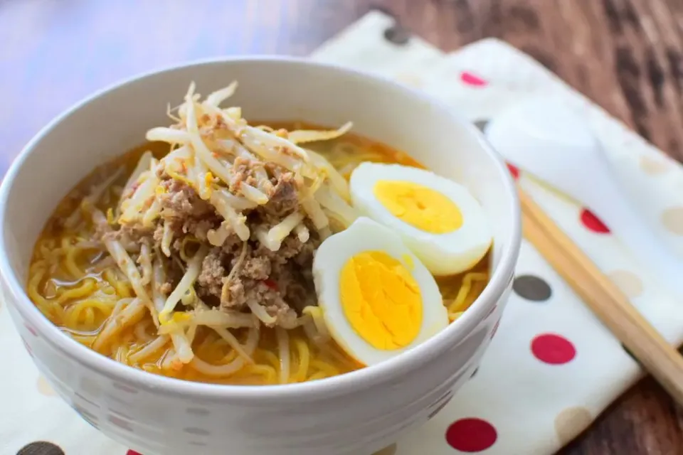 もやしたっぷり！味噌ラーメンのレシピ|アマイモノ・クウ蔵さん