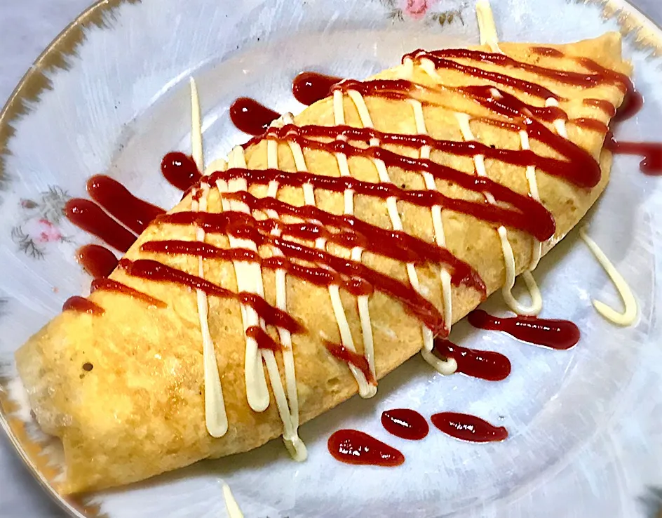 黄色に紅白を乗せたオムライスで、運気をアップ❗️❗️|ギムレットさん