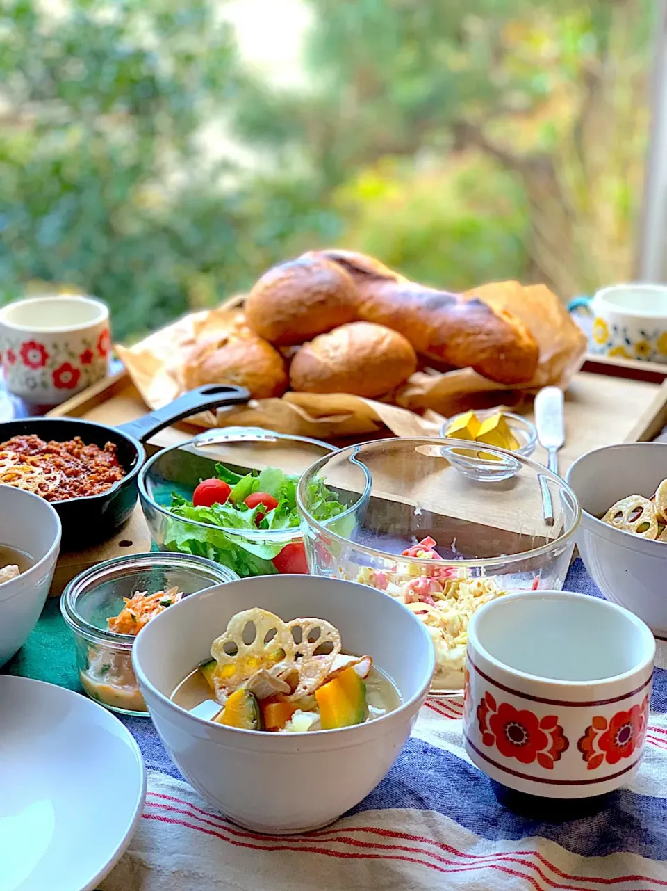 Snapdishの料理写真:冬至の日のお昼ごはん。 ル・オーブンのパンと かぼちゃ と「ん」のつく野菜たっぷりの スープで 幸運を呼び込みた〜い( ´͈ ᗨ `͈ )◞︎♡⃛︎|sai_._ka.1110さん