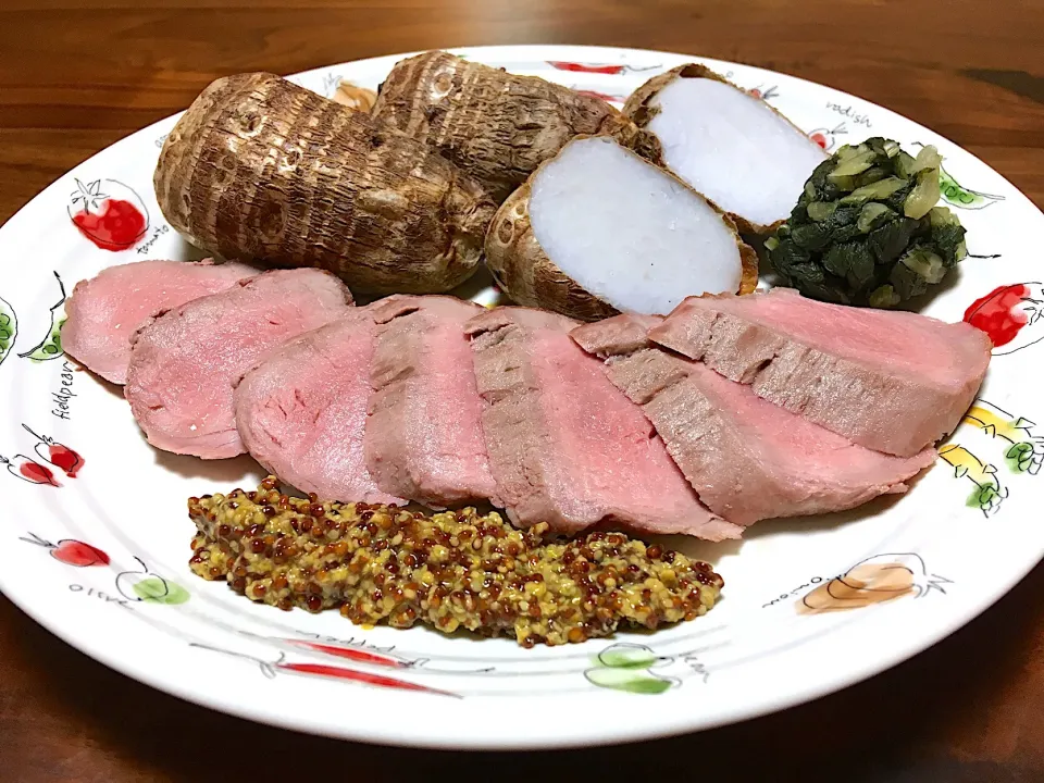 Snapdishの料理写真:皮ごと里芋と豚ヒレのオーブン焼き🥔🥩|ぱぴこ家さん