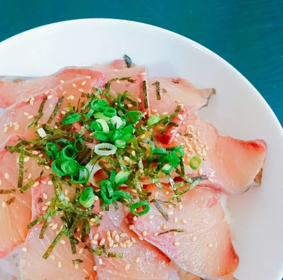 Snapdishの料理写真:🐟はまちの漬け丼🐟|bobbinさん