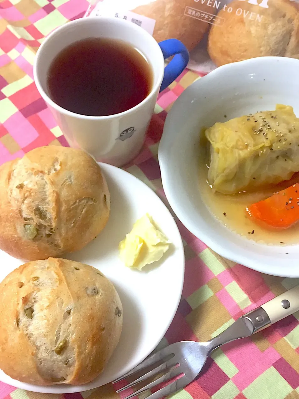 Snapdishの料理写真:ロールキャベツとル・オーブンのオリーブのプチブールで朝食|tugumi4322さん