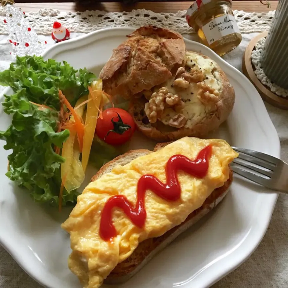 【L’Oven】のカンパーニュとフィグのプチブールで朝ごぱん|sayakaさん