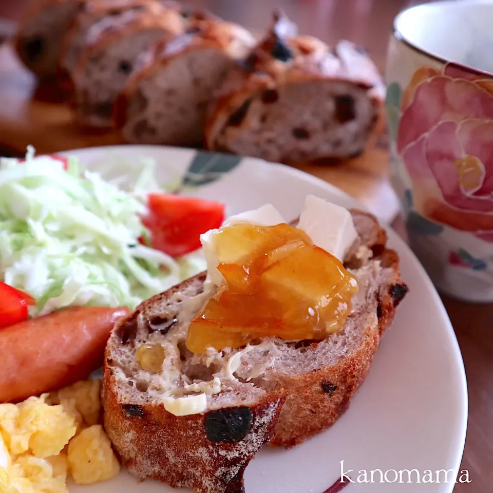 Snapdishの料理写真:L'Oven〜  くるみとレーズンのカンパーニュ♪|ゆきさん