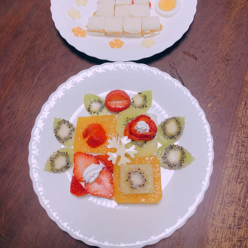 Snapdishの料理写真:フルーツサンド。( ◠‿◠ )|ソーニ( ◠‿◠ )ママさん