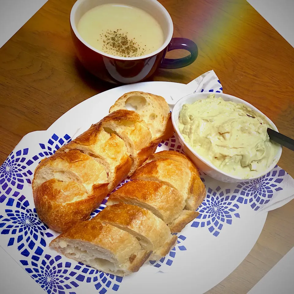 L’Oven バゲット  ポテトポタージュとアボカドのディップで朝ごはん🥑|nananorimamさん