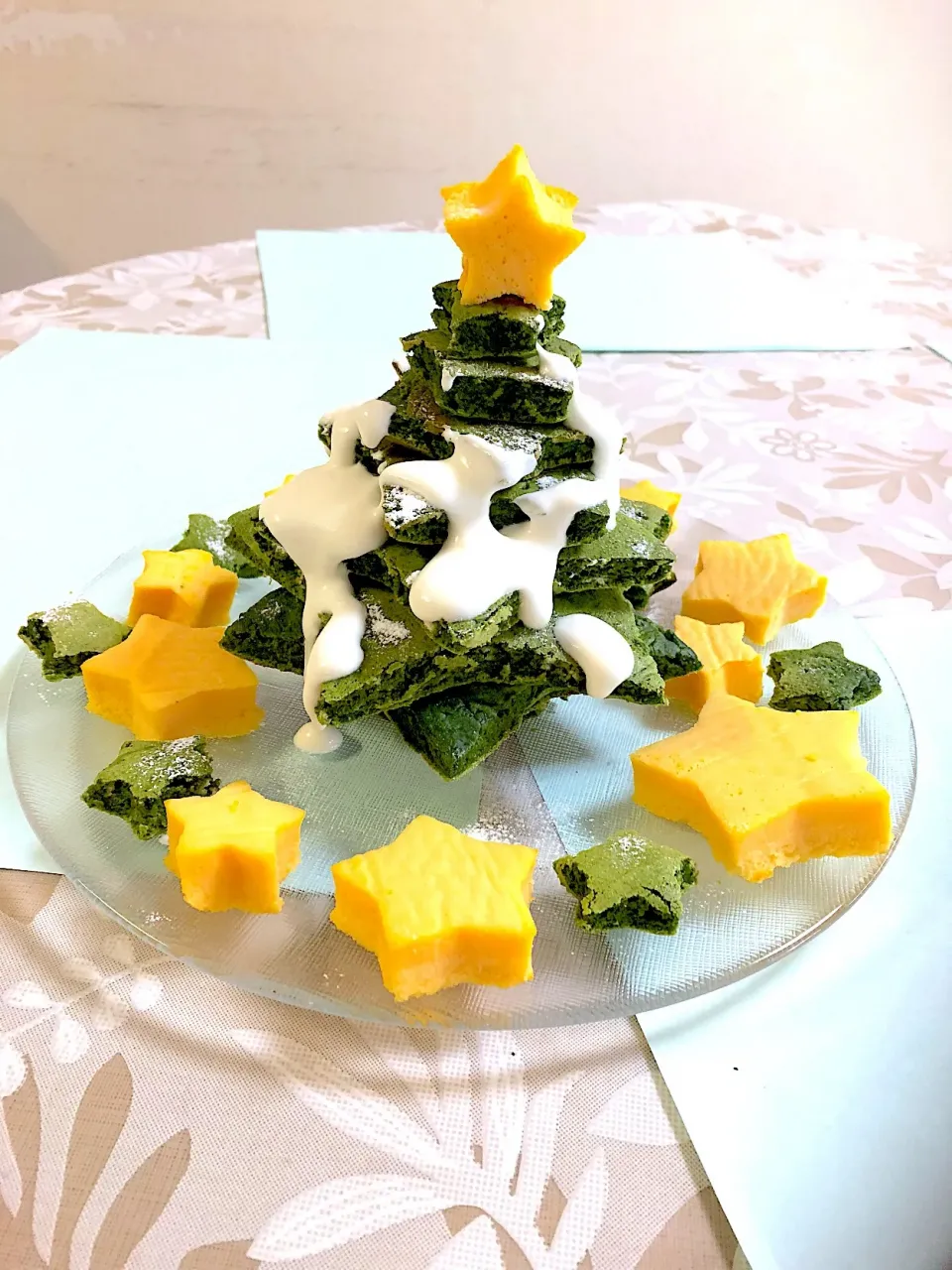 Snapdishの料理写真:ほうれん草と抹茶のクリスマスツリーパンケーキ☆|ぽっちさん