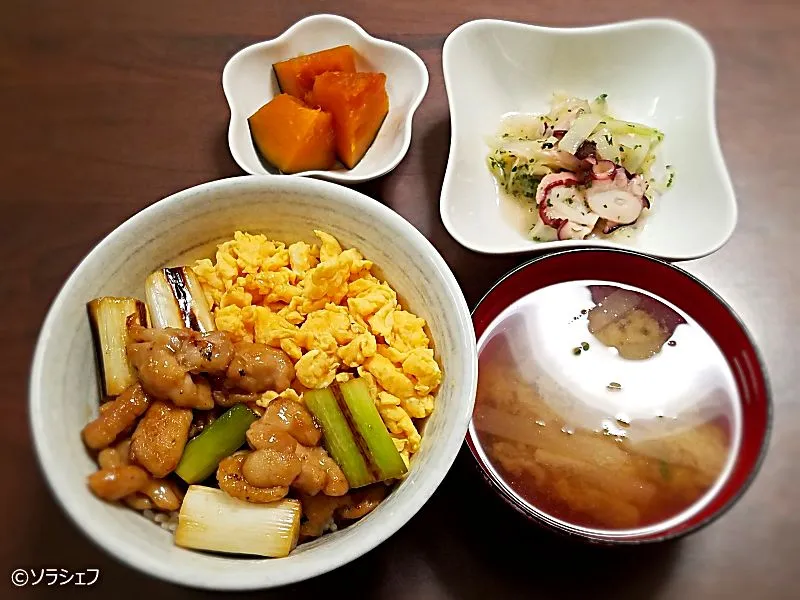 今日の晩ご飯だよ(*^^*)
★焼き鳥丼
★タコとセロリのマリネ
★かぼちゃの煮物
★大根の味噌汁|ソラシェフさん